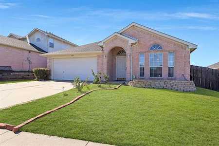 6104 Rising Meadow Drive Arlington, TX 76018