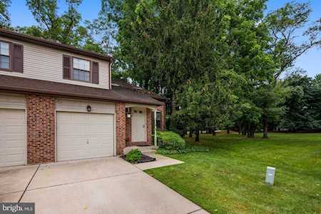 8 Greensward Ln Cherry Hill, NJ 08002