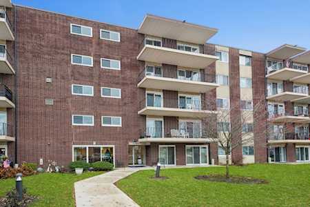 5300 Walnut Ave #18A Downers Grove, IL 60515