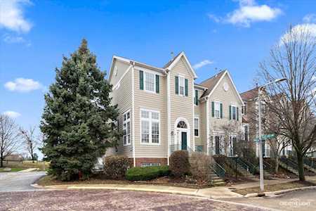 2432 Courtyard Circle #6 Aurora, IL 60506