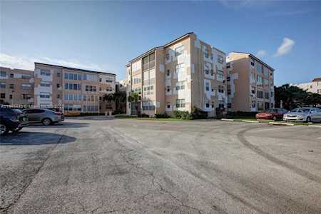 2860 Somerset Dr #308K Lauderdale Lakes, FL 33311