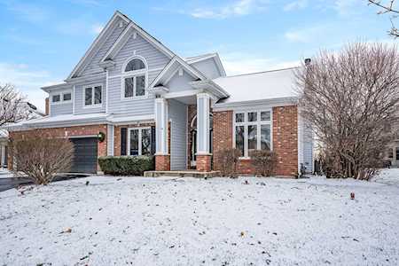 1620 Harris Dr Aurora, IL 60502