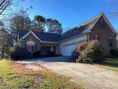 8004 St Andrews Ln Stanley, NC 28164