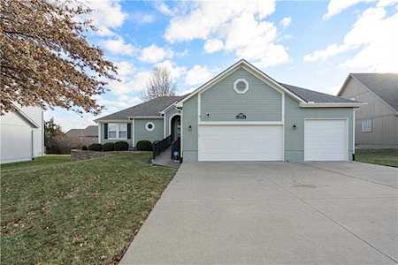 4447 SW Creekview Dr Lee's Summit, MO 64082