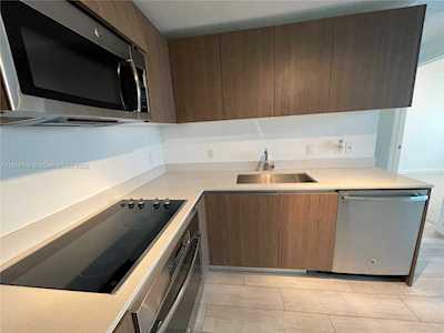 1600 SW 1st Ave #906 Miami, FL 33129