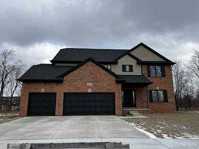 18701 Stallmann Macomb, MI 48042