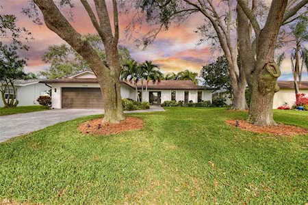 1999 Tanglewood Dr NE St. Petersburg, FL 33702