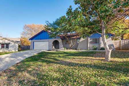 916 Brestol Court E Bedford, TX 76021