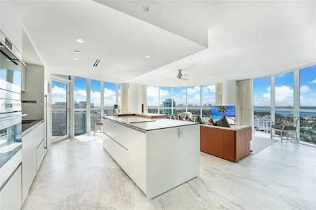 6301 Collins Ave #2505 Miami Beach, FL 33141