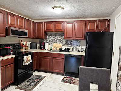 75 Log St #1H Manchester, NH 03102