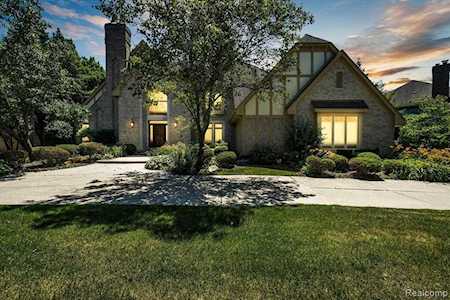 3128 Woodcreek Bloomfield Hills, MI 48304