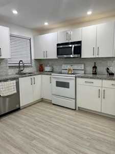 8595 Sunrise Lakes Blvd #110 Sunrise, FL 33322