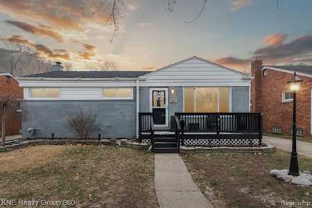 926 Parliament Ave Madison Heights, MI 48071
