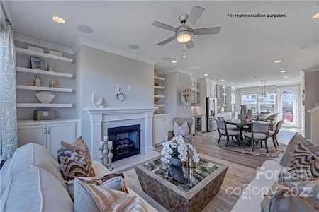 4025 Hidden Oaks Dr Charlotte, NC 28205