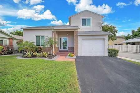 551 Abingdon Way Davie, FL 33325