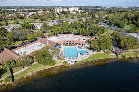 3660 Inverrary Dr #3Z Lauderhill, FL 33319