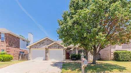 5711 Creekhollow Drive Arlington, TX 76018