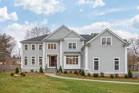 5 Robin Hood Ln Burlington, MA 01803