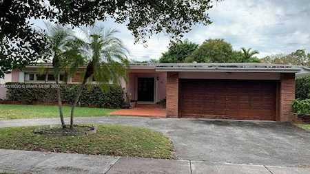 72 W Shore Dr W Miami, FL 33133