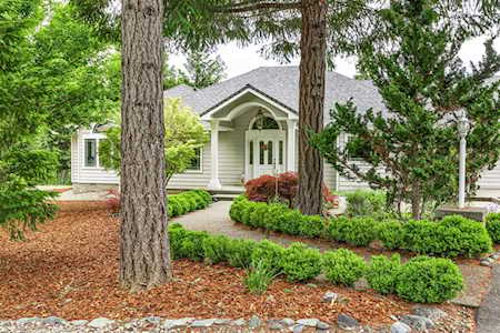353 Hixson Dr Grants Pass, OR 97526