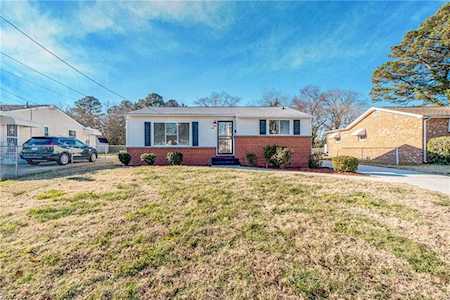 613 River Creek Rd Chesapeake, VA 23320