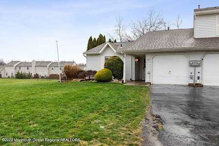 25 Mainsail Square Freehold, NJ 07728