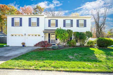 4 Bunker Hill Dr Howell, NJ 07731