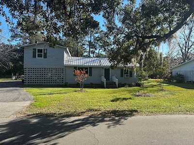 117 Baker St McClellanville, SC 29458