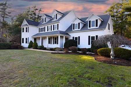 24 Pond View Dr Kingston, MA 02364