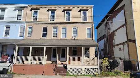 8 Montgomery Place Trenton, NJ 08618
