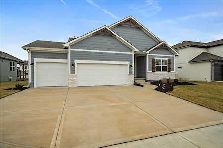 524 SE David Rd Lee's Summit, MO 64082