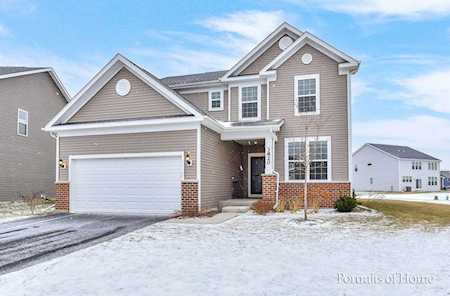 3820 Gold Cup Ln Naperville, IL 60564