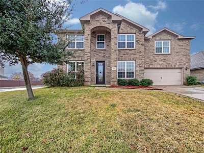914 Penny Royal Court Arlington, TX 76002