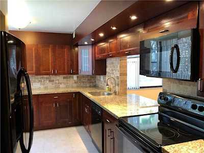 6800 Cypress Rd #215 Plantation, FL 33317