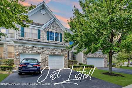 45 Demarest Dr Manalapan, NJ 07726