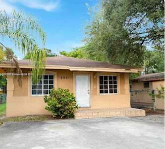 2951 NW 57th St Miami, FL 33142