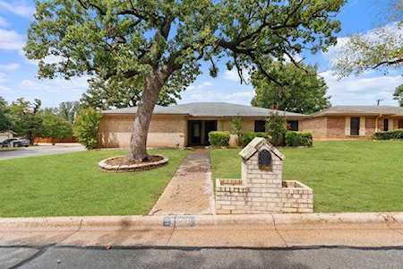 5806 Ficus Court Arlington, TX 76017