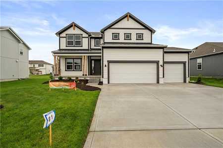 529 SE Carter Rd Lee's Summit, MO 64082