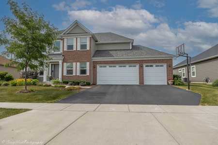 693 Slate Run Elgin, IL 60124