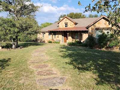 1206 Sierra Vista CV Lockhart, TX 78644