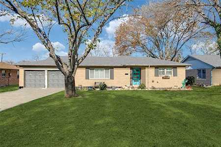 813 E Worth Street Grapevine, TX 76051