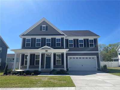 211 Selby Ct Suffolk, VA 23435