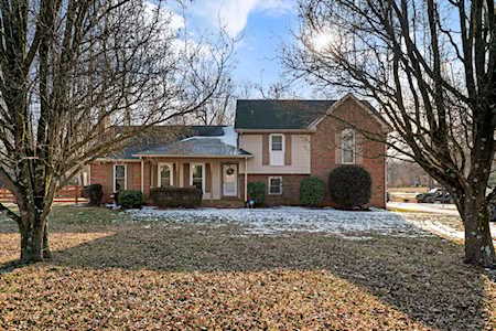 201 Quail Ridge Dr Cottontown, TN 37048