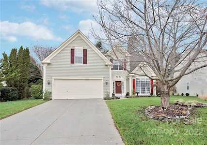 6070 Roseway Ct Harrisburg, NC 28075