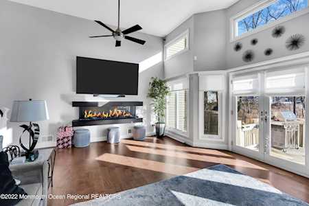 14 Haven Way Keyport, NJ 07735