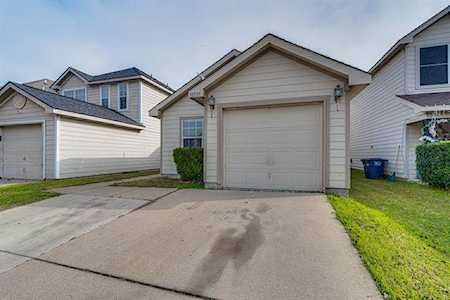 10737 Many Oaks Drive Fort Worth, TX 76140