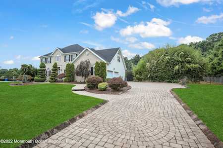 8 Beverly Ct Jackson, NJ 08527