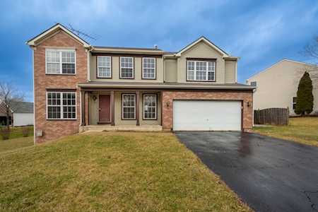 748 Creek Bend Ln Antioch, IL 60002