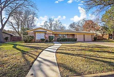 5913 Diamond Oaks Drive S Haltom City, TX 76117