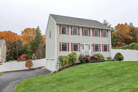 52 Waterford Dr Sandown, NH 03873